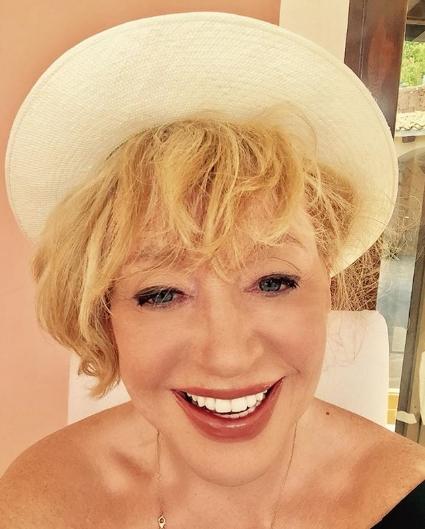 Пугачева похвалилась фигурой в летнем наряде