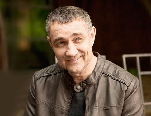 Константин Юшкевич: «К нам могли нагрянуть с облавой и отвезти в отделение жен»