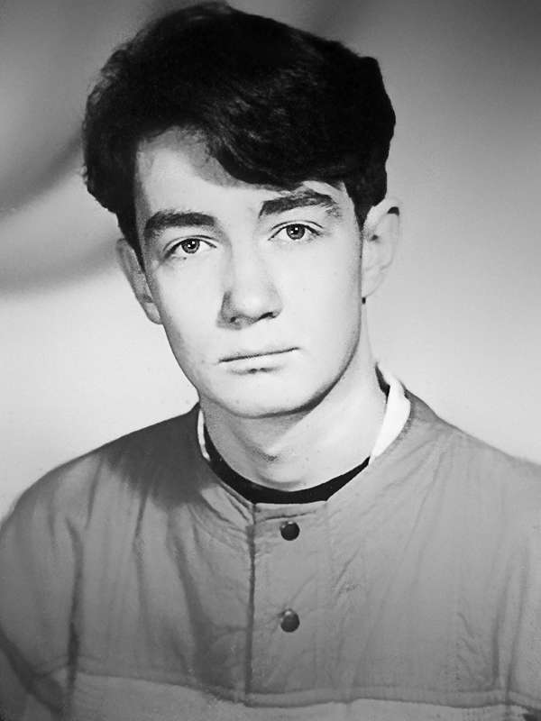 В юности Константин не предполагал, что станет актером, хотя и занимался в театральной студии В юности Константин не предполагал, что станет актером, хотя и занимался в театральной студии