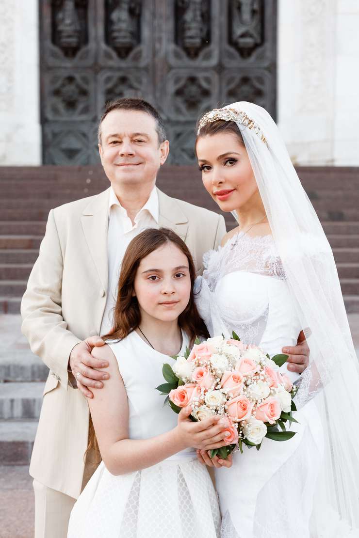 Алена Кравец с мужем -бизнесменом Русланом и дочкой Даниеллой