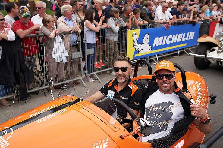 Музыкант и российский гонщик