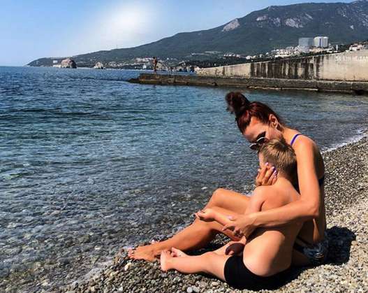 Эвелина Бледанс с сыном Семеном