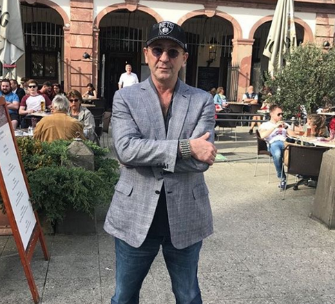 Григорий Лепс пустился в пляс в бакинском аэропорту