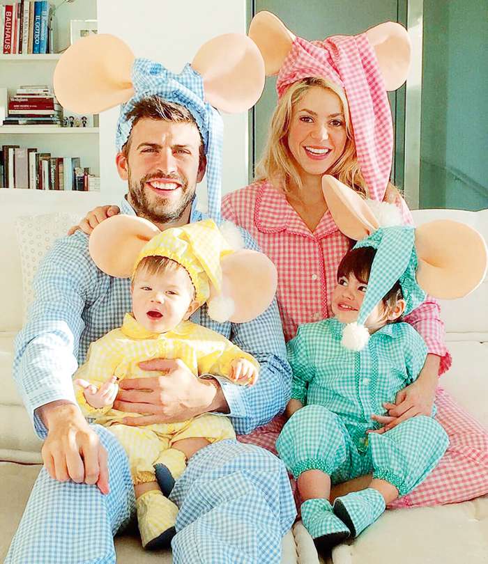 Жерар Пике и Шакира с детьми