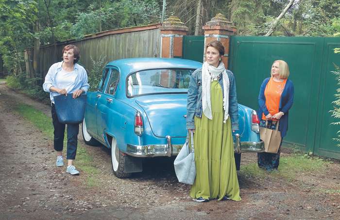 Кадр из сериала «Старушки в бегах».