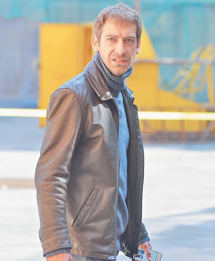 В сериале «Sпарта» у Артема Ткаченко — одна из немногих положительных ролей, обычно ему предлагают играть мерзавцев и проходимцев