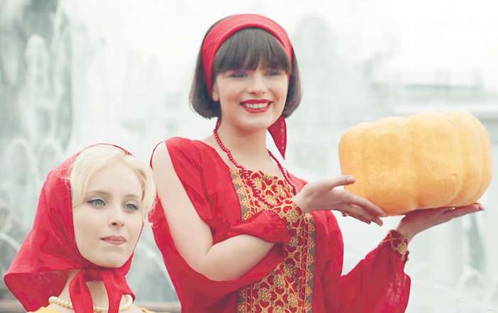 Ради роли в сериале «Красная королева» Ксении Лукьянчиковой (справа) пришлось похудеть на 15 килограммов
