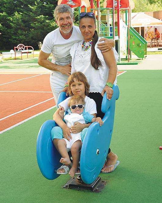 Валерий и его супруга Анна — счастливые родители двух сыновей: Кузьмы и Степана