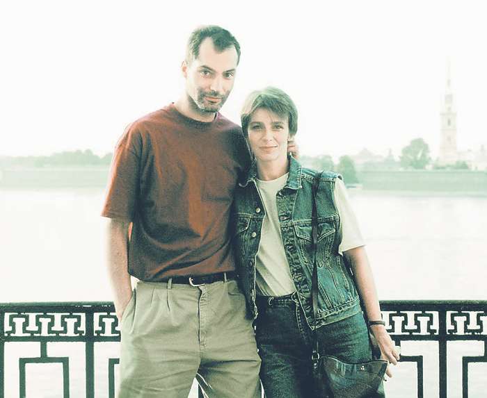 С актером Самюэлем Лабартом, который позже стал ее мужем, Елена Сафонова познакомилась на съемках фильма «Аккомпаниаторша»