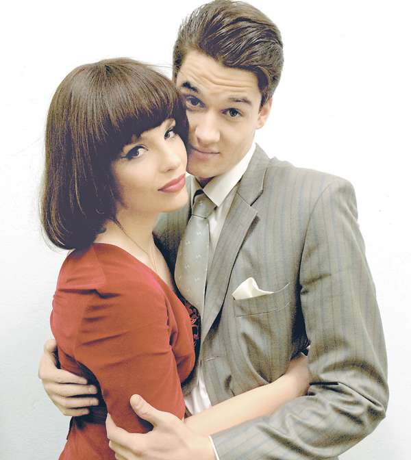 Ксения и звезда «Молодежки» Иван Жвакин стали яркой актерской парой. Они встретились на съемках и влюбились друг в друга с первого взгляда