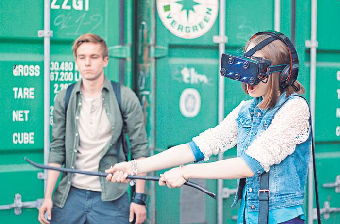 Режиссер пытался рассказать, что с появлением виртуальной реальности управлять сознанием подростков становится крайне просто