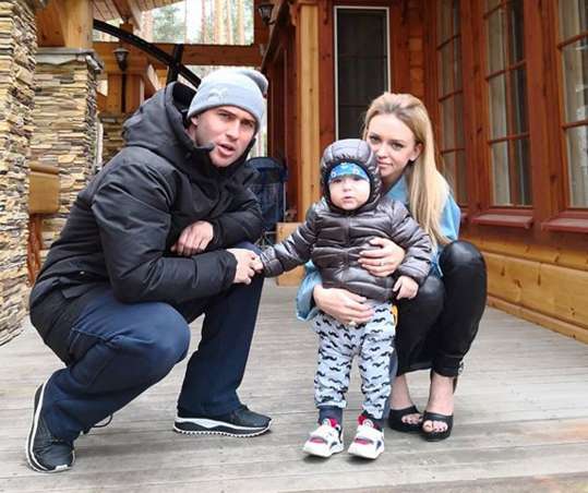 Александр и Милана Кержаковы с сыном