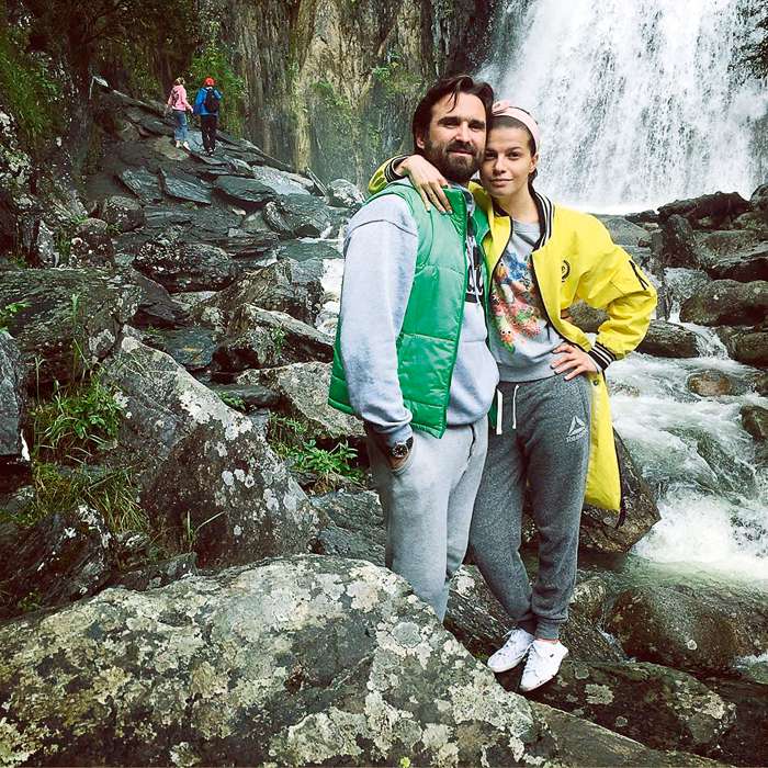 Но пока им приходится жить на две страны: Исландию и Россию