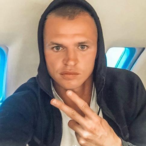 Дмитрий Тарасов опубликовал трогательное фото с новорожденной дочкой