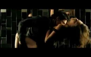 Жену Акинфеева засняли в объятиях Лазарева