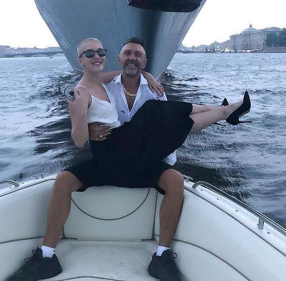 Поклонники обсуждают роман Шнурова с молодой моделью