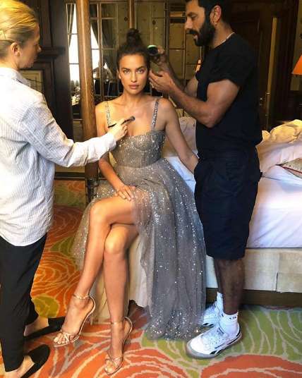 Ирина Шейк готовится к съемке