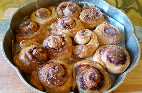 Слоеные булочки с корицей