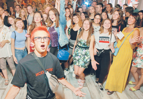 Сын Сергея Шнурова представил выставку своих картин