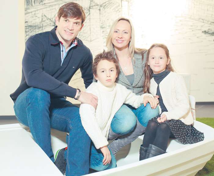 Мария Бутырская замужем за хоккеистом Вадимом Хомицким. На фото – со старшим сыном Владиславом и дочерью Александрой