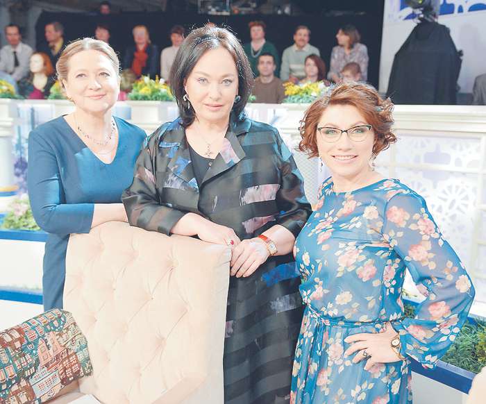 Тамара Глоба с удовольствием составляет астрологические прогнозы не только участникам передачи «Давай поженимся», но и своим коллегам: Ларисе Гузеевой и Розе Сябитовой