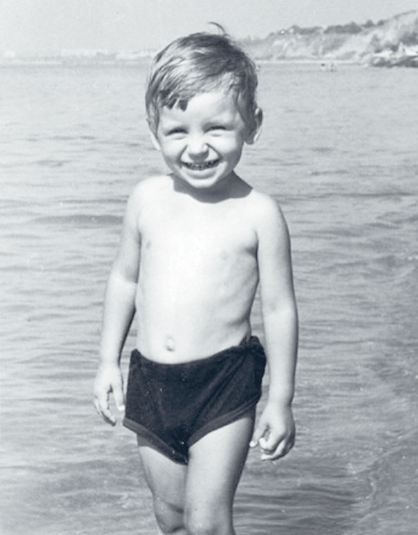 Александр Олешко с самого детства смотрит на мир с широкой улыбкой