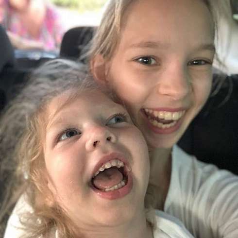 Дочери певца