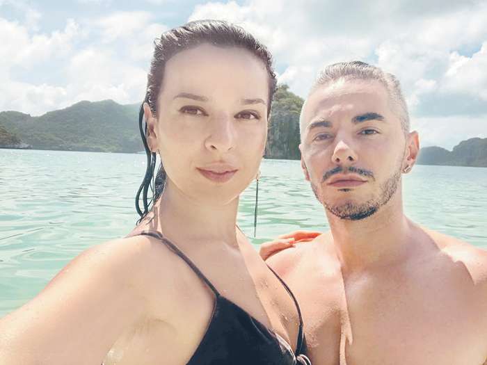 Семейный отдых — хорошая традиция для Тимура, его супруги Анны и их сыновей. Новый год они встретили в Таиланде (на фото), летом отправились в Италию