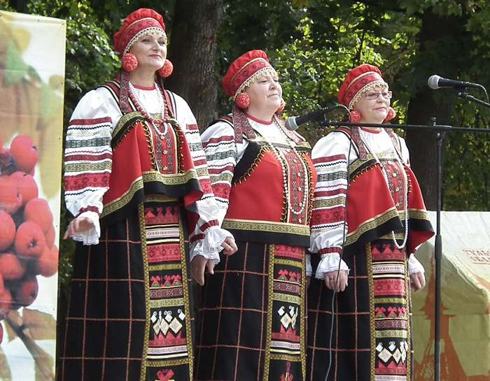 Но нам привычнее считать сарафан исконно русской одеждой