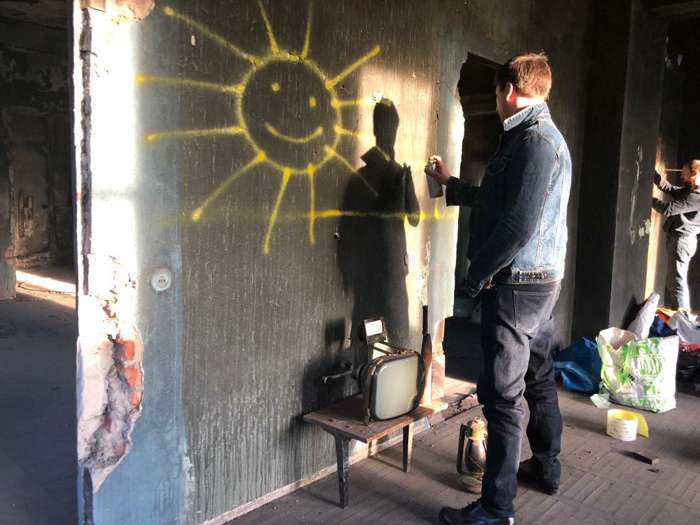 Мне самому непонятно, почему возникла идея снимать клип именно на эту песню