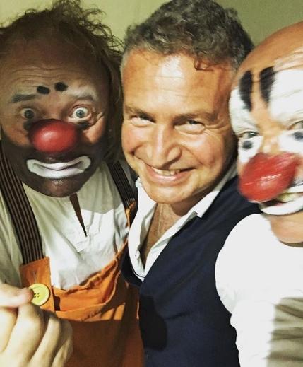 Пьяный Агутин не устоял на ногах во время концерта