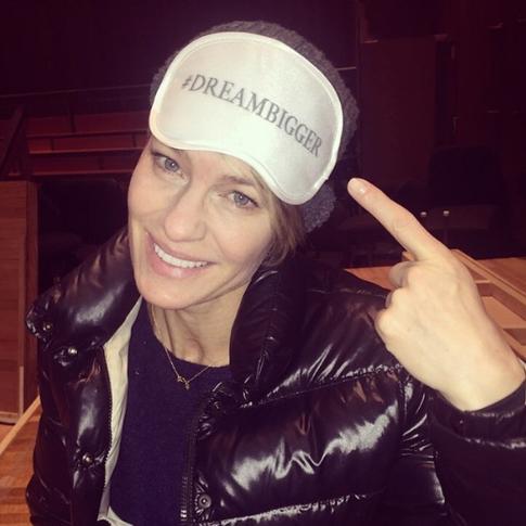 52-летняя звезда «Санта-Барбары» Робин Райт пошла к алтарю в третий раз