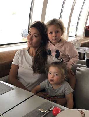 Ведущая "Доброго утра" Марина Ким с детьми Ведущая Доброго утра Марина Ким с детьми