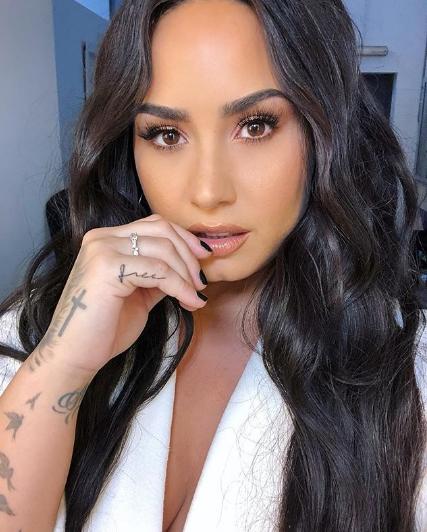 «Буду бороться»: Деми Ловато объявилась в Сети после передозировки