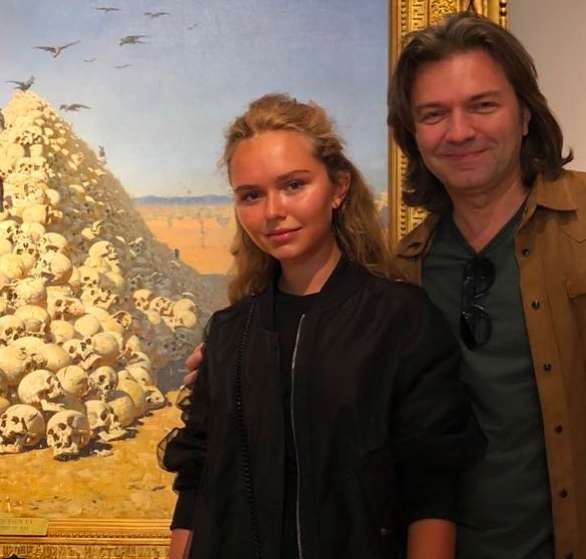 даже старшая дочь Маликовых, Стефания, до последнего момент не знала о том, что у нее родится брат даже старшая дочь Маликовых, Стефания, до последнего момент не знала о том, что у нее родится брат