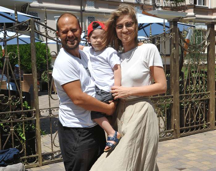 Кирилл Плетнев с женой и сыном