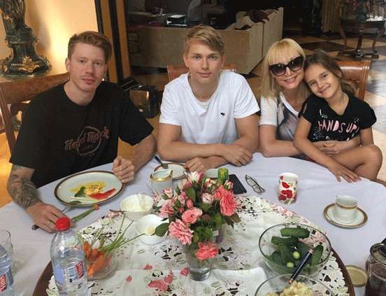 Кристина Орбакайте с детьми