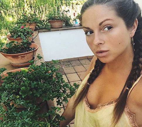 Нюша показала УЗИ будущего малыша