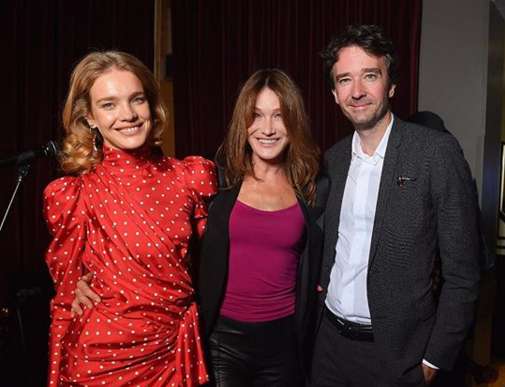 Наталья Водянова с мужем и Карлой Бруни на вечере