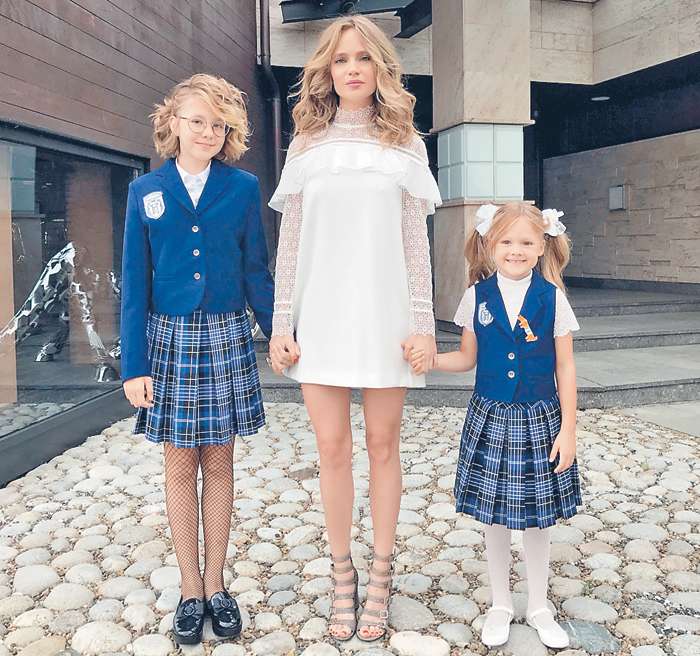 Наталья Ионова с дочерьми: одиннадцатилетней Лидией и шестилетней Верой