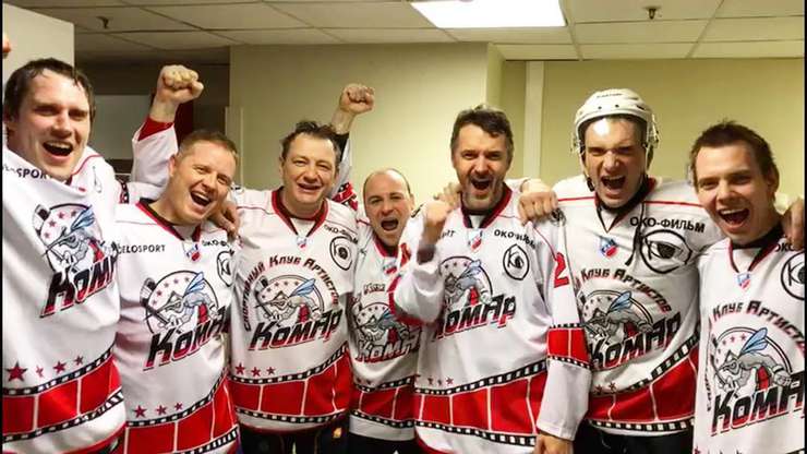 Марат Башаров играет в хоккейной команде актеров Марат Башаров играет в хоккейной команде актеров