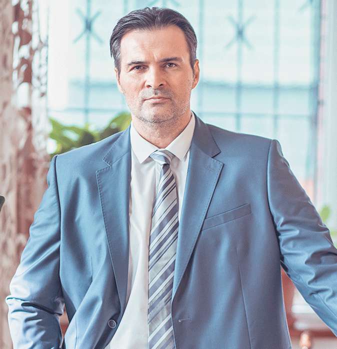 Актерский опыт и яркая харизма позволяют Александру Дьяченко играть самые разные роли. В «Челночницах» актер перевоплотился в кандидата в депутаты Актерский опыт и яркая харизма позволяют Александру Дьяченко играть самые разные роли. В «Челночницах» актер перевоплотился в кандидата в депутаты