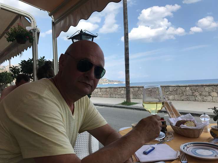 Сергей Гинзбург с удовольствием пробовал местную кухню Сергей Гинзбург с удовольствием пробовал местную кухню