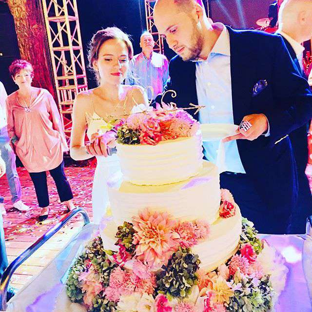 Подписчики желают счастья молодым