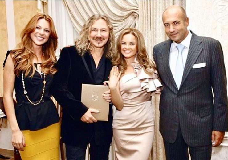 Исполнитель вспоминает свою свадьбу Исполнитель вспоминает свою свадьбу