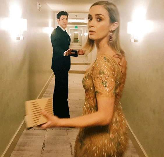 С Эмили Блант Джон познакомился благодаря Энн Хэтэуэй