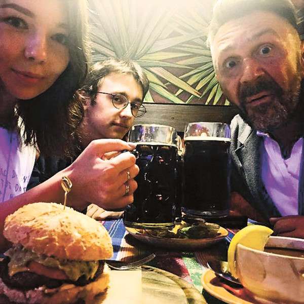 Артист с наследниками Артист с наследниками