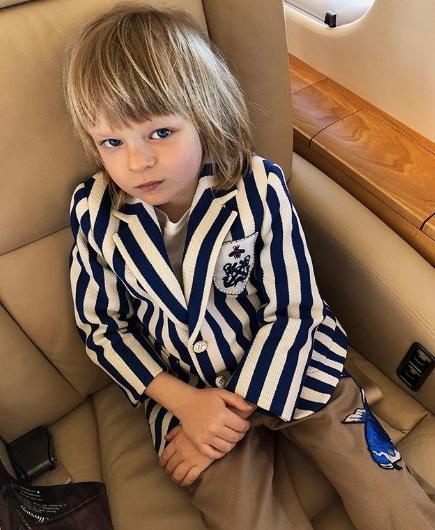 Сын Плющенко и Рудковской стал одним из самых красивых мальчиков мира