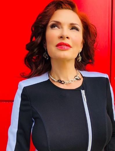 Беременная Бледанс продемонстриро­вала фигуру на пляже