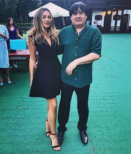 Дочь Серова обвинила его беременную экс-подопечную в пиаре